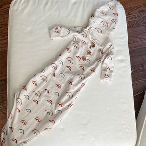 Caden Lane Rainbow Knot Gown with Hat